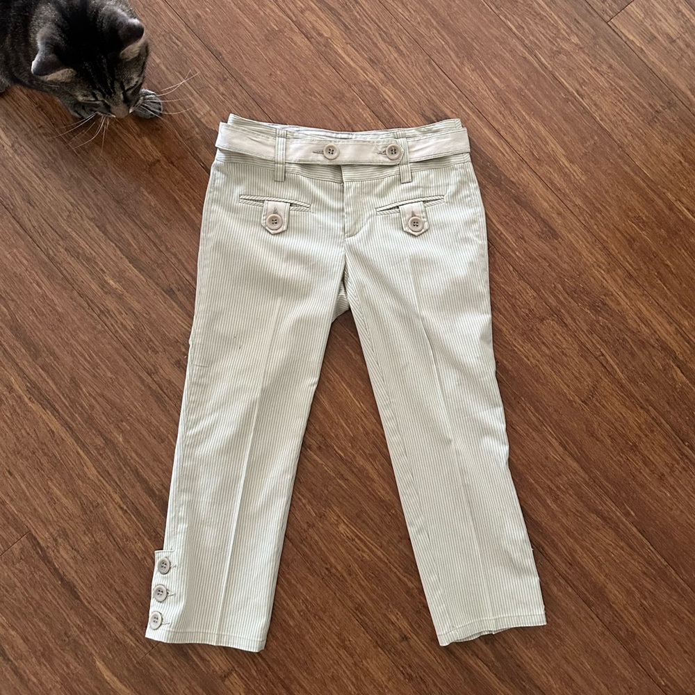 Button Capris